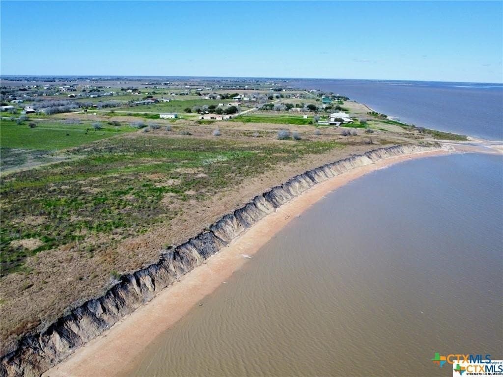 16.95 acres in Calhoun County - photo 2