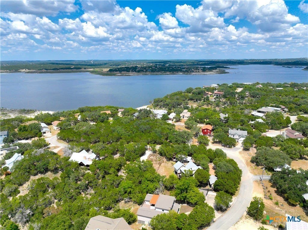 0.91 acres in Comal County - photo 3