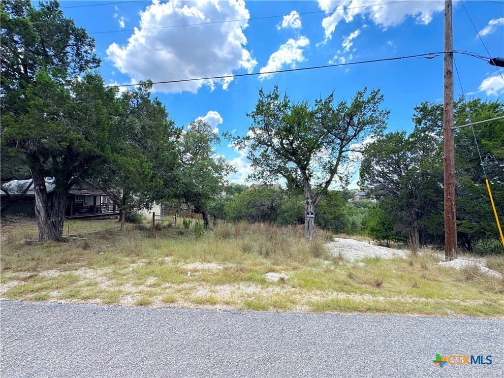 0.91 acres in Comal County - photo 5
