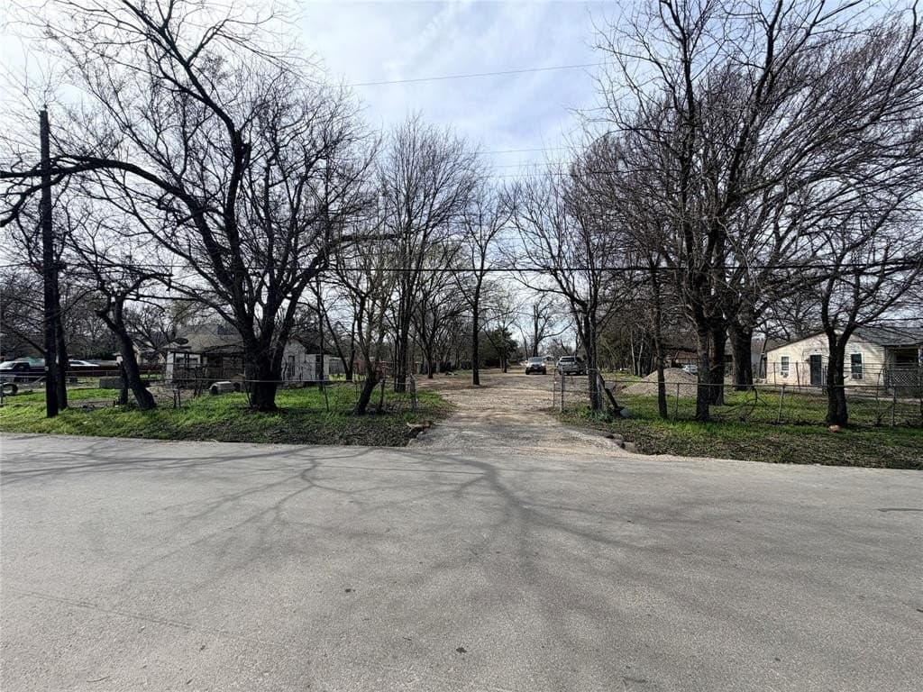 0.83 acres in Dallas County - photo 5
