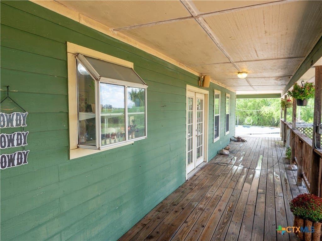 20 acres in Bee County - photo 6