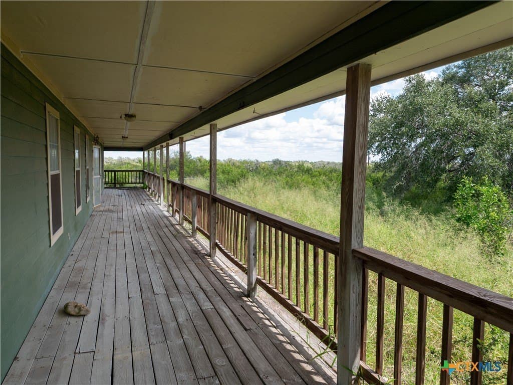 20 acres in Bee County - photo 7
