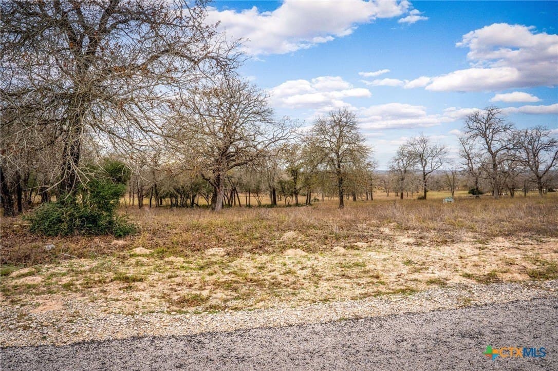4.32 acres in Gonzales County - photo 9