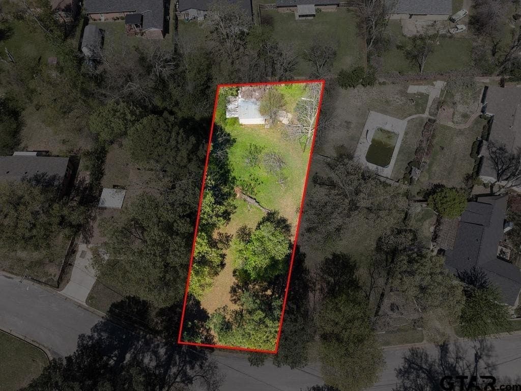 0.35 acres in Smith County - photo 9