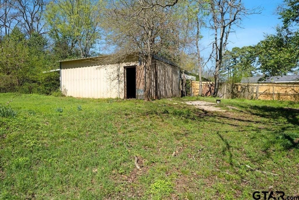 0.35 acres in Smith County - photo 6