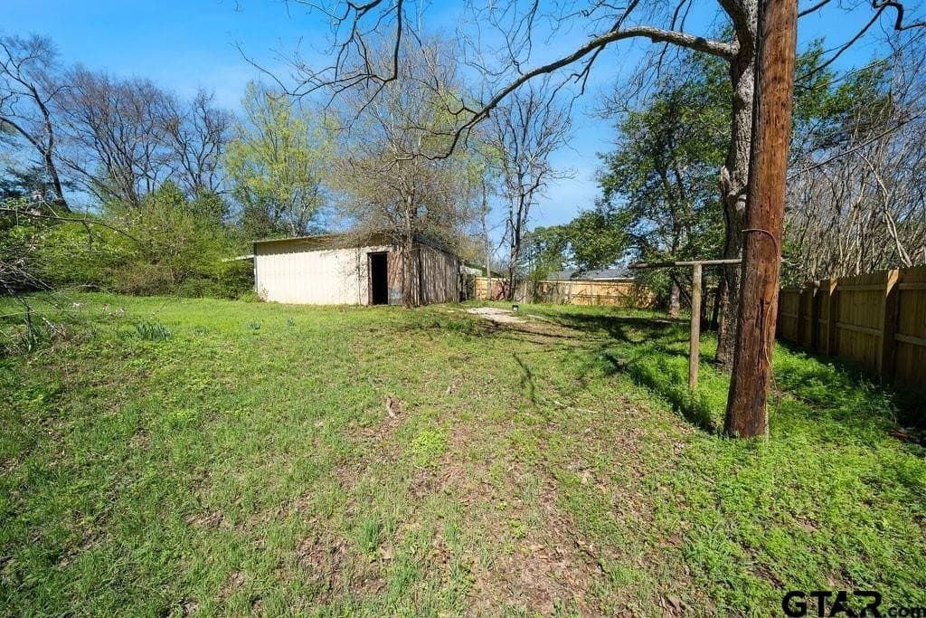 0.35 acres in Smith County - photo 5