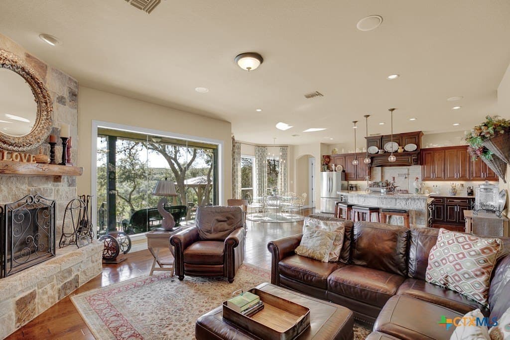 10 acres in Comal County - photo 17