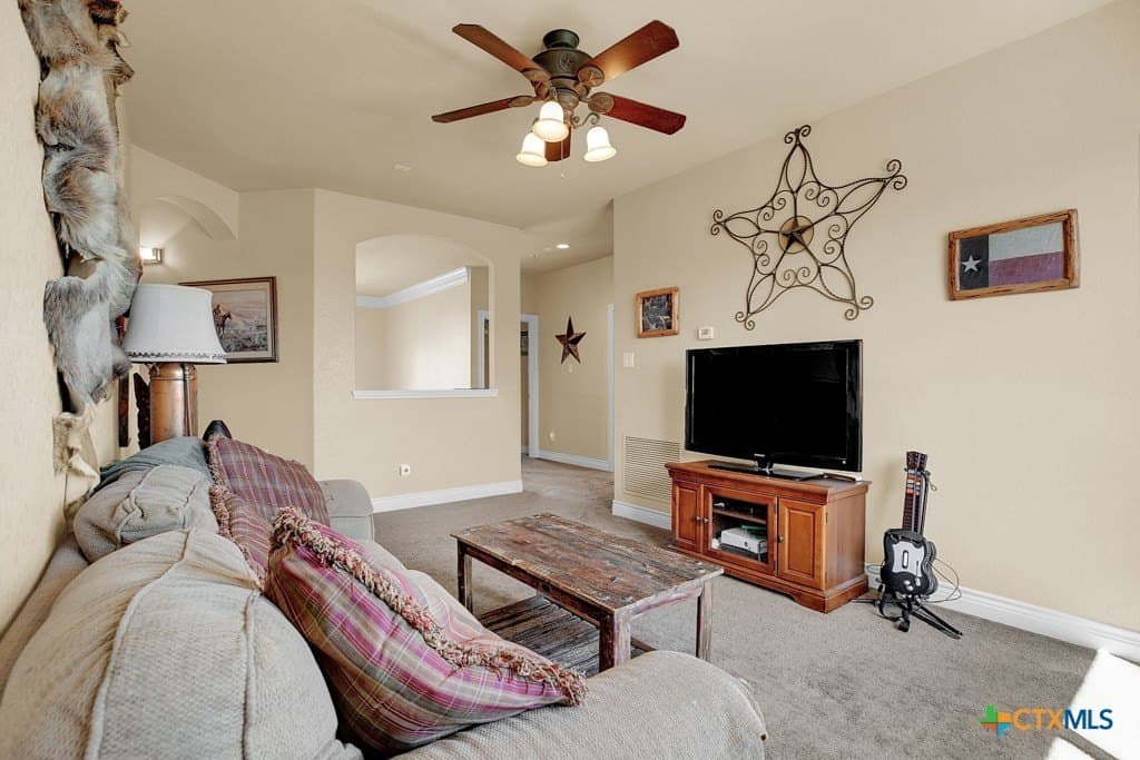 10 acres in Comal County - photo 32