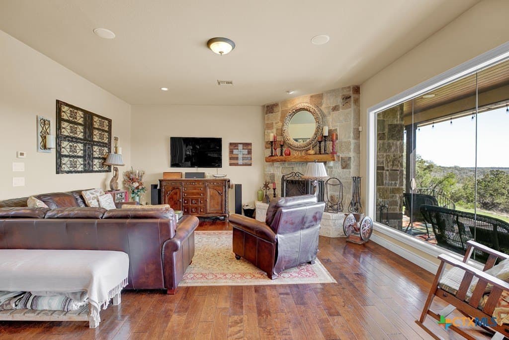 10 acres in Comal County - photo 10