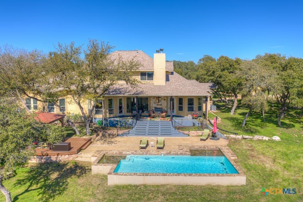 10 acres in Comal County - photo 2