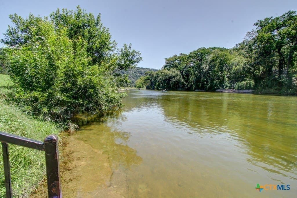 2 acres in Comal County - photo 17