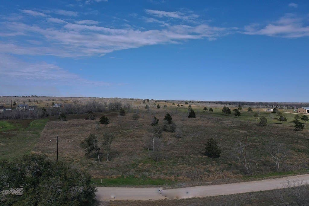 3.7 acres in Gonzales County - photo 5