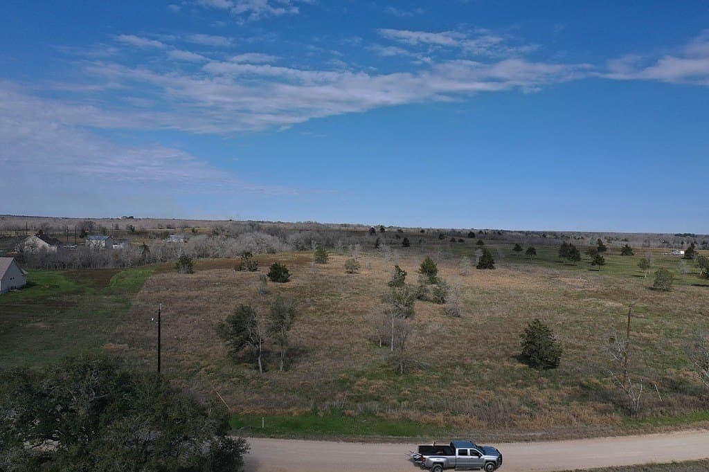 3.7 acres in Gonzales County - photo 4