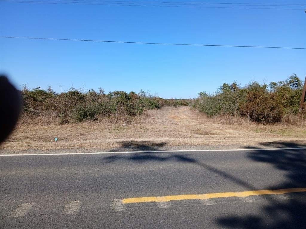 10 acres in Hardin County - photo 3