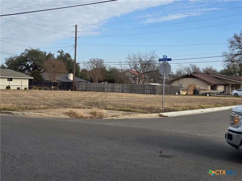 204 E Central Drive lot: 1