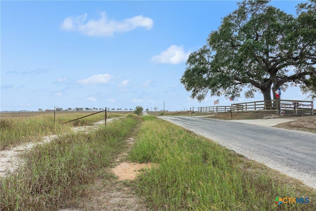 12.33 acres in Lavaca County - photo 2