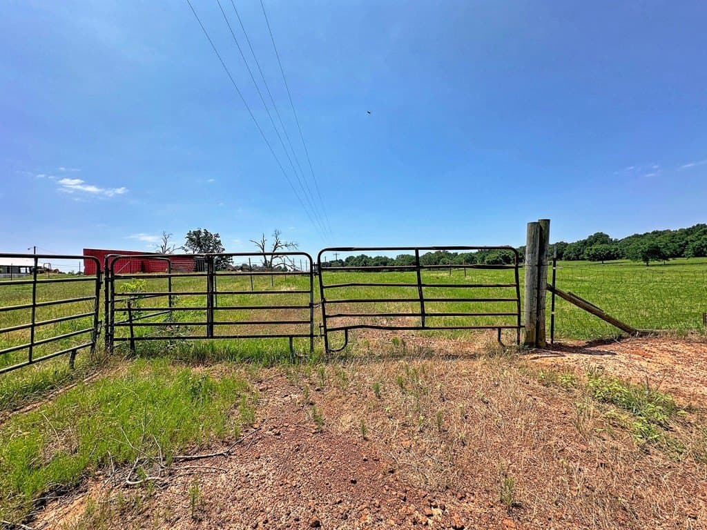 41.84 acres in Henderson County - photo 10