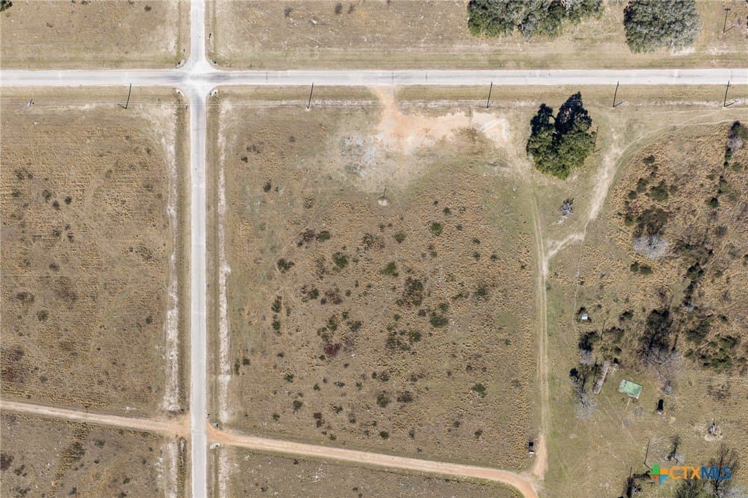 5.54 acres in Victoria County - photo 4
