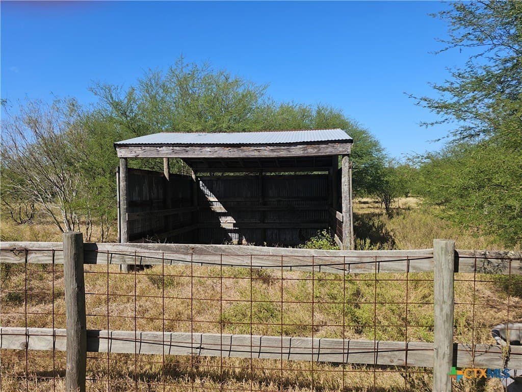 36.95 acres in Goliad County - photo 4