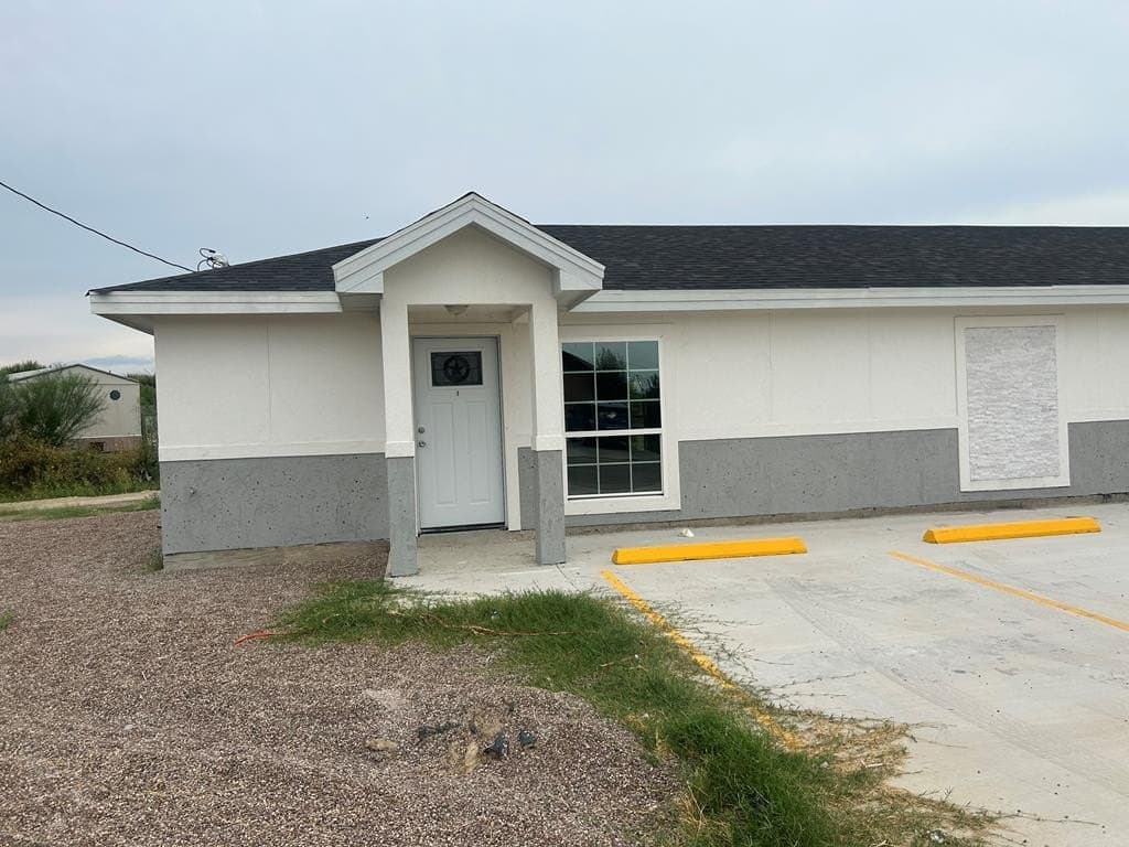 2458 De Leon Dr