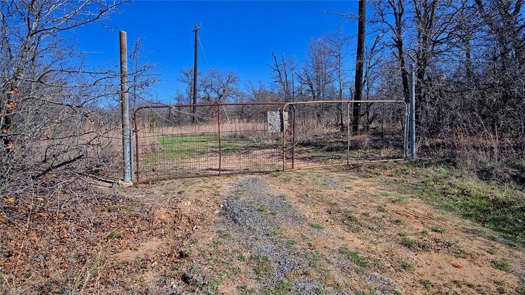 10 acres in Montague County - photo 14