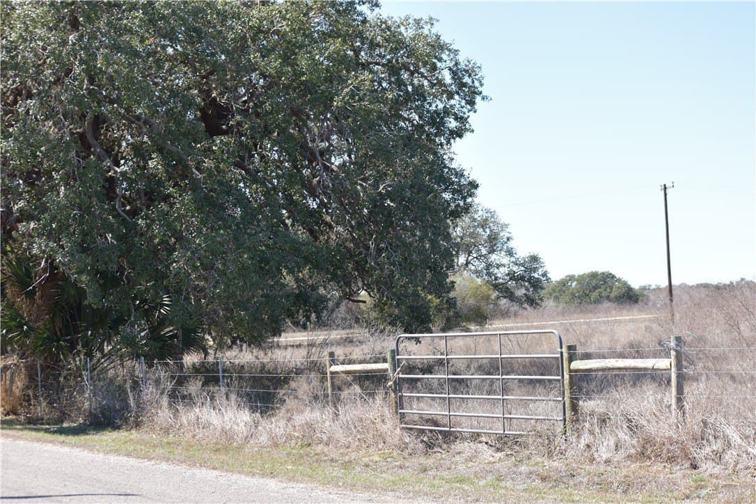 10.1 acres in Refugio County - photo 5