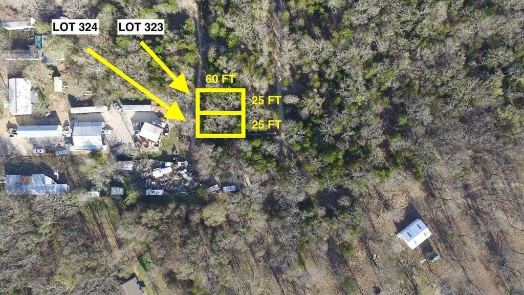 0.01 acres in Henderson County - photo 4