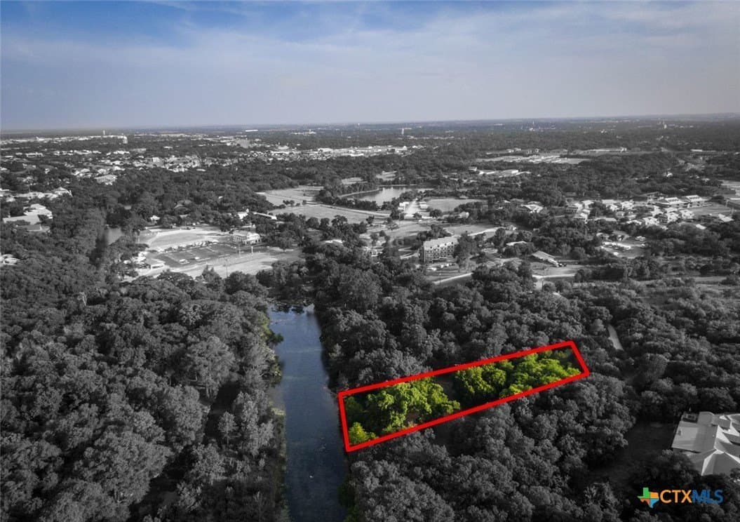 0.99 acres in Comal County - photo 4