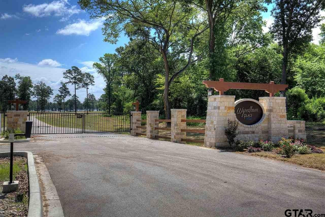 0.85 acres in Henderson County - photo 2
