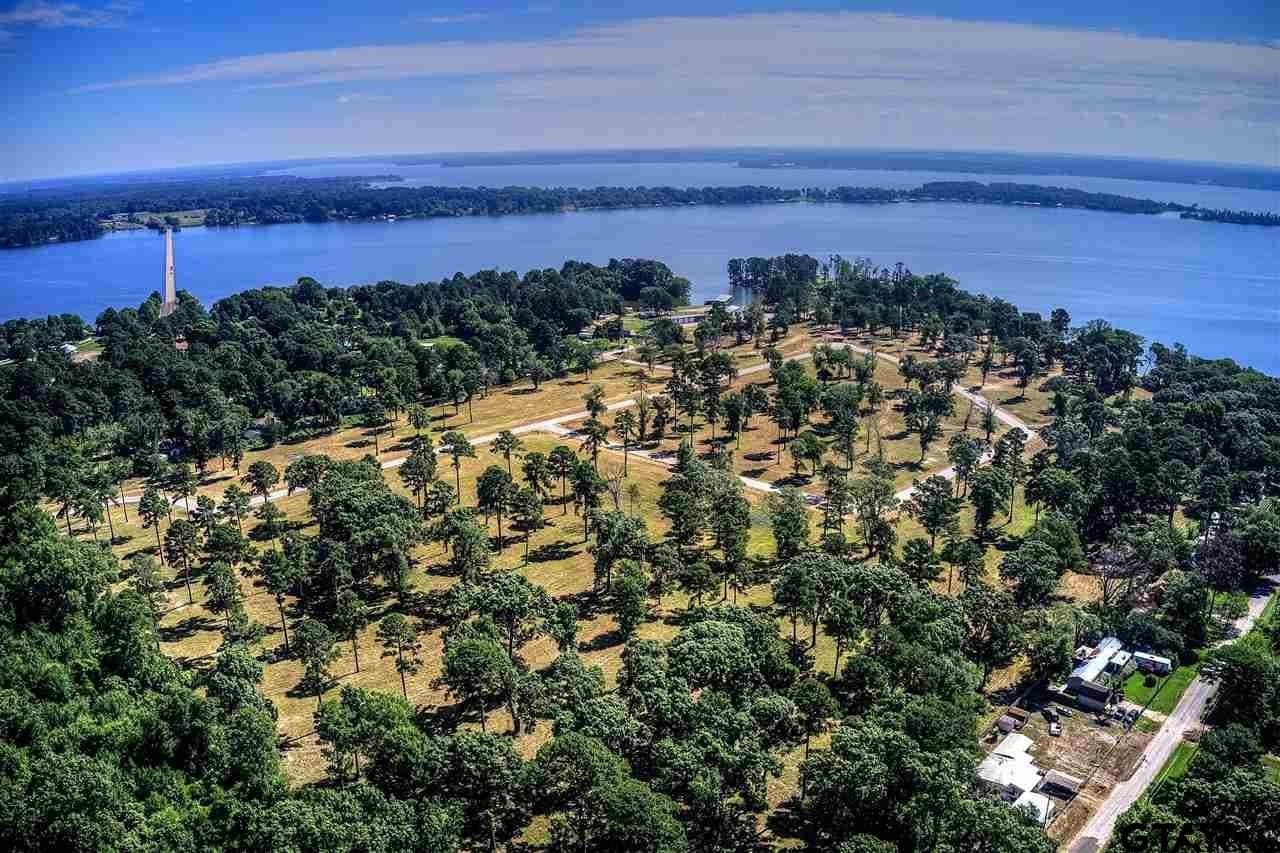 0.85 acres in Henderson County - photo 6
