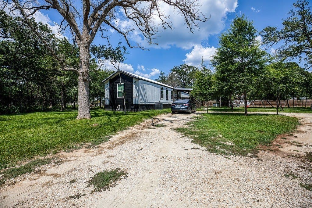 1 acres in Burleson County - photo 2
