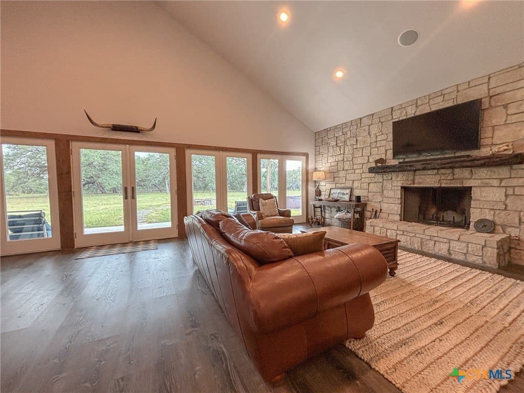 22 acres in Lavaca County - photo 9
