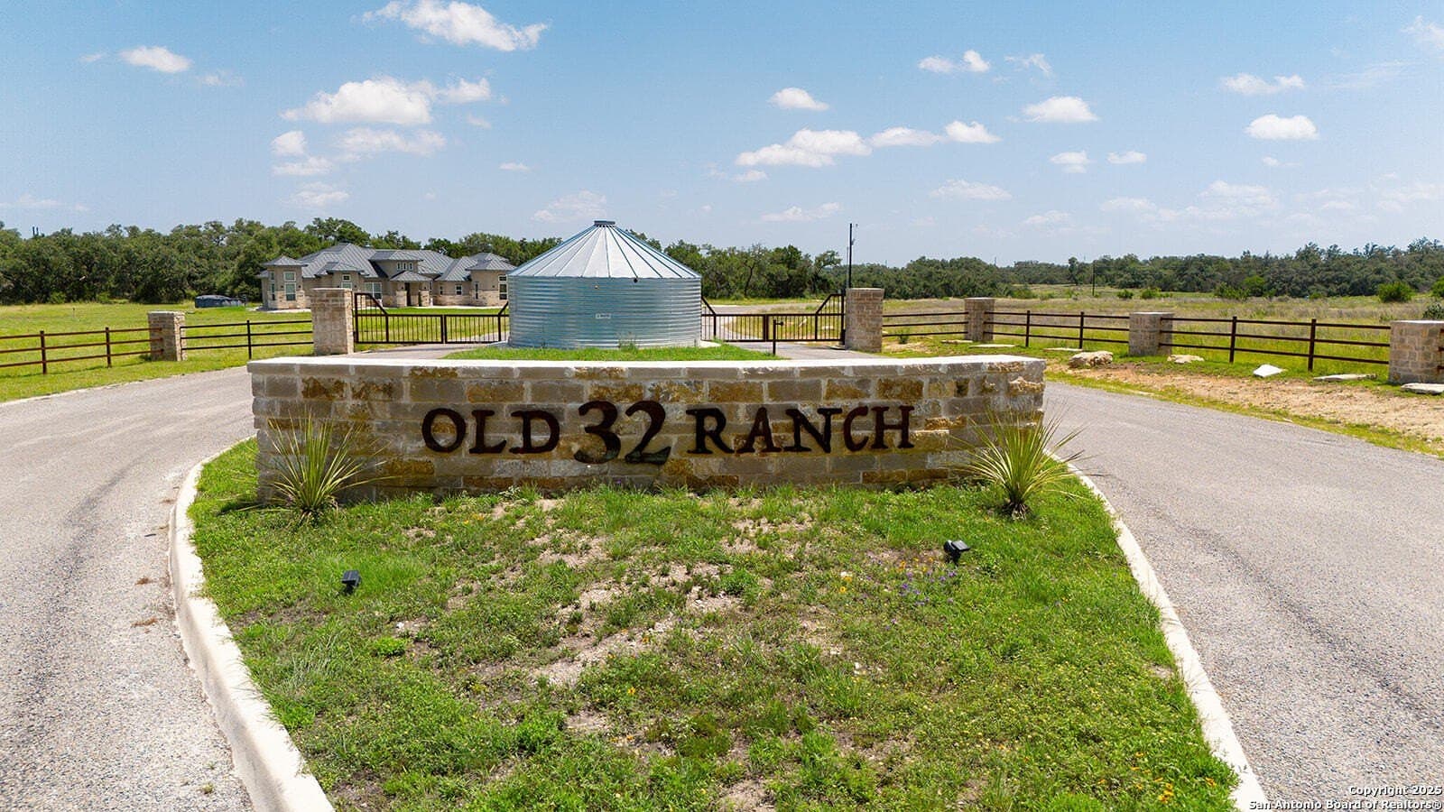 5.02 acres in Comal County - photo 2
