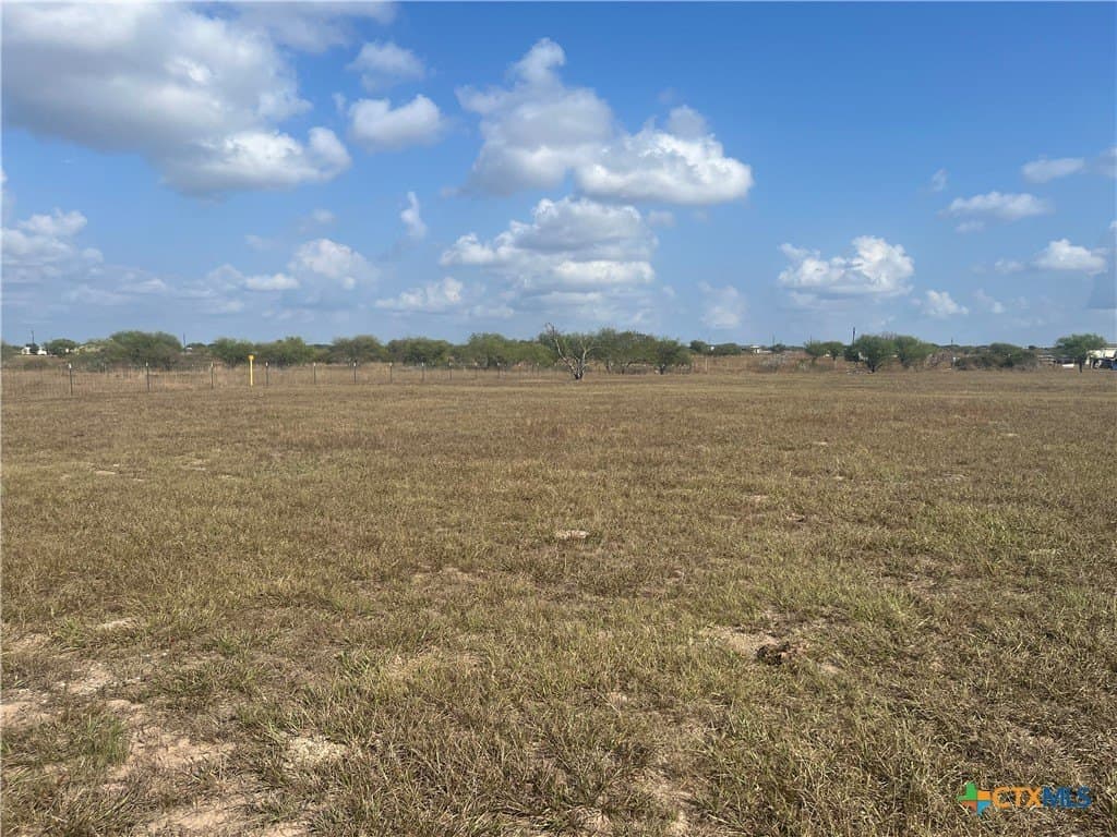 5.02 acres in Victoria County - photo 4