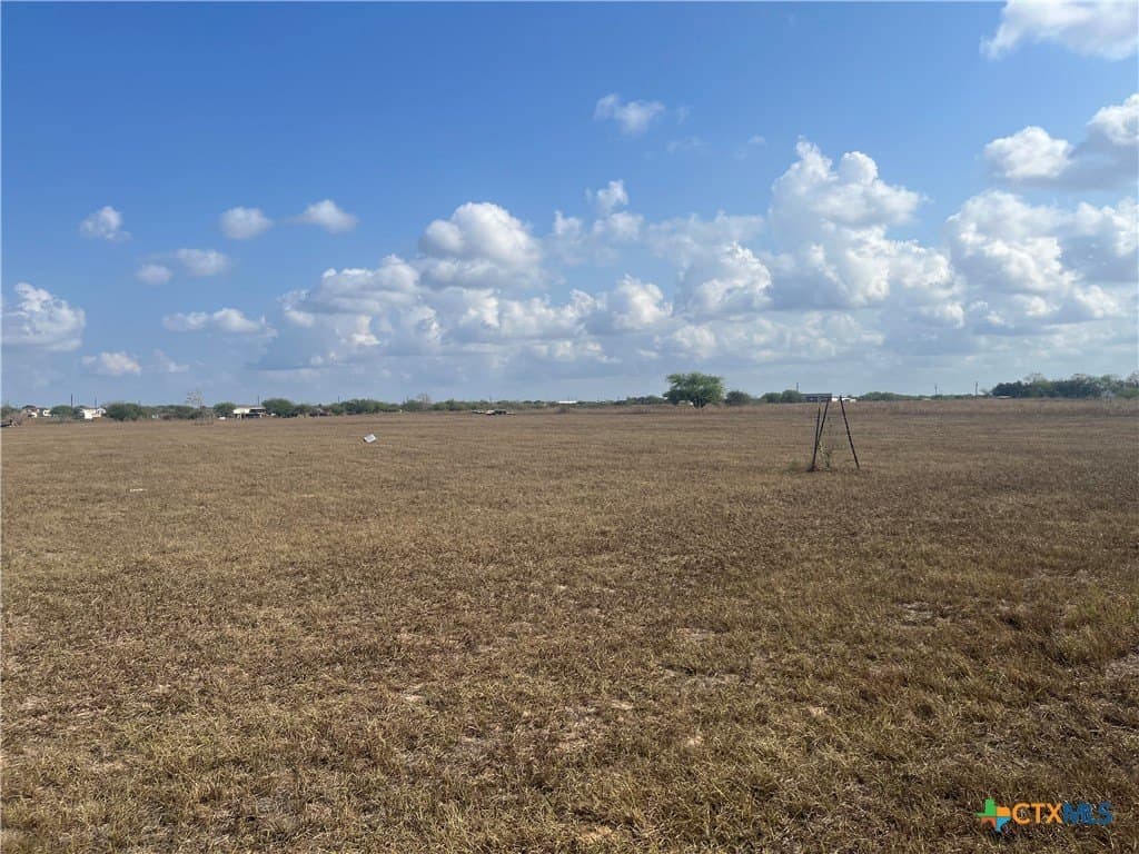 5.02 acres in Victoria County - photo 2