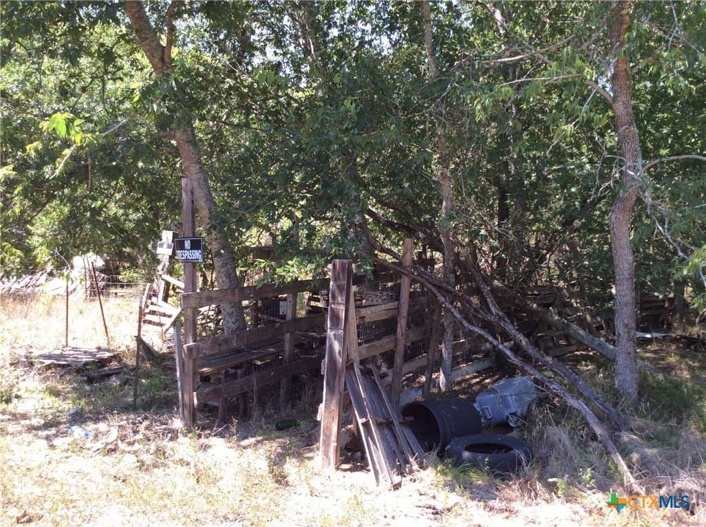4.64 acres in DeWitt County - photo 4