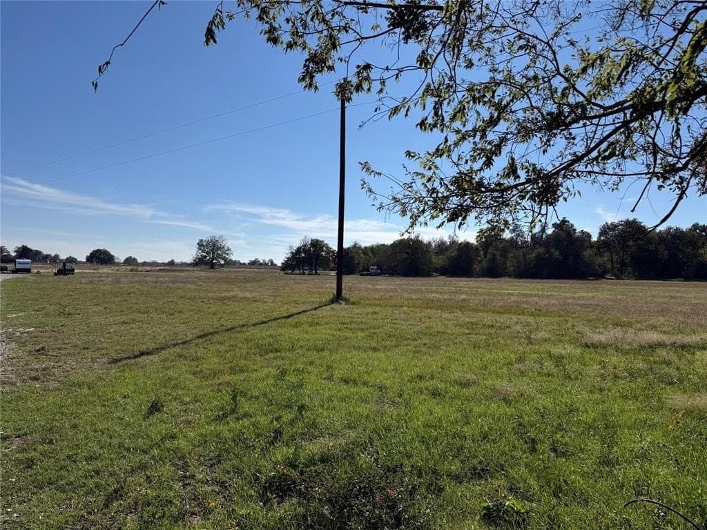 5.01 acres in Falls County - photo 3