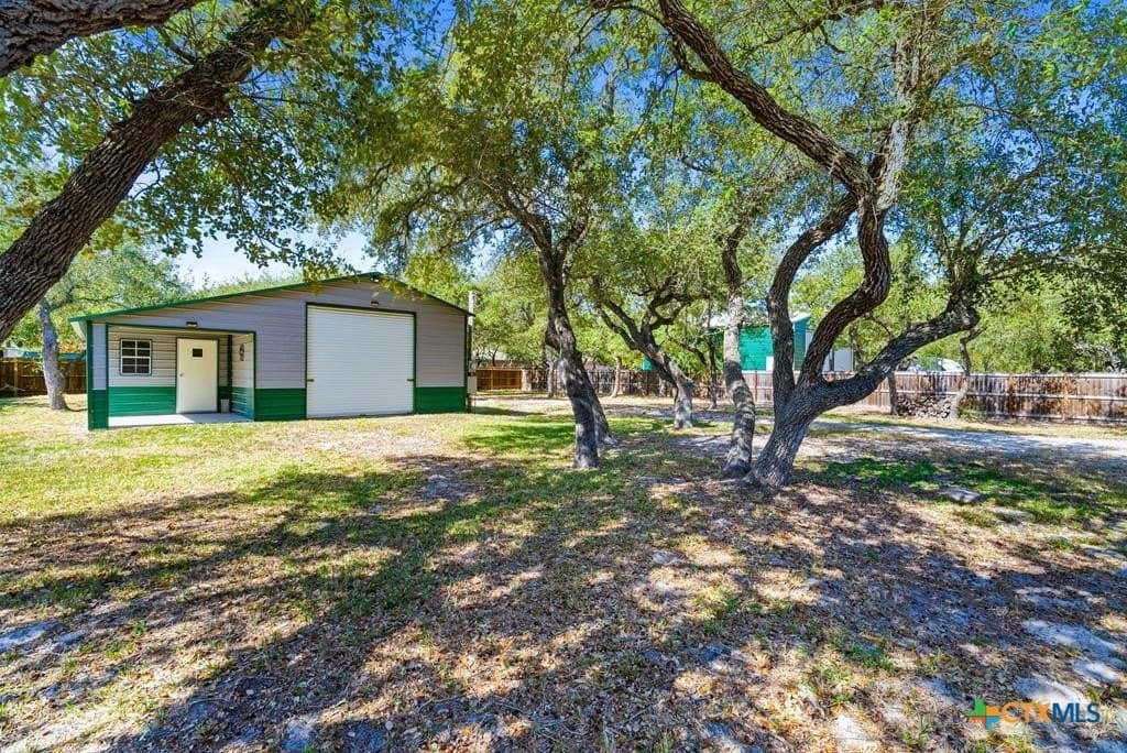 319 N Traylor lot: 4 & 5