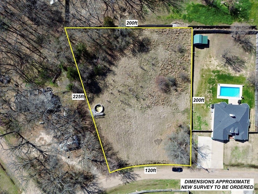 0.69 acres in Henderson County - photo 4