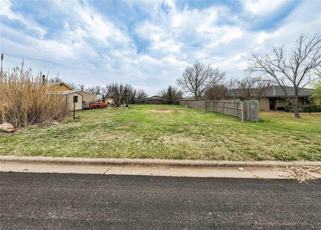 0.26 acres in Stephens County - photo 9