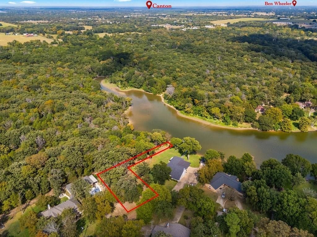 0.38 acres in Henderson County - photo 2