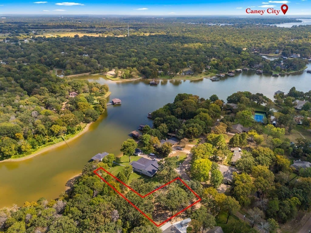 0.38 acres in Henderson County - photo 14