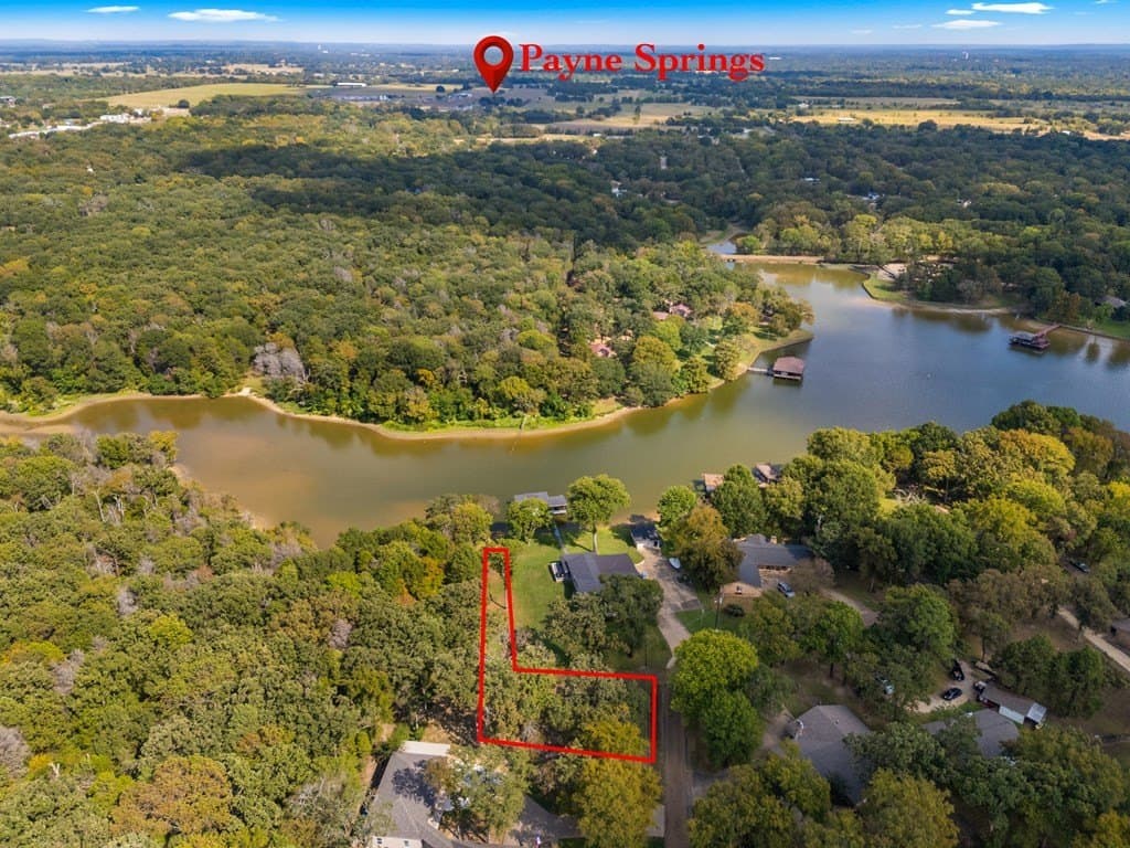 0.38 acres in Henderson County - photo 15