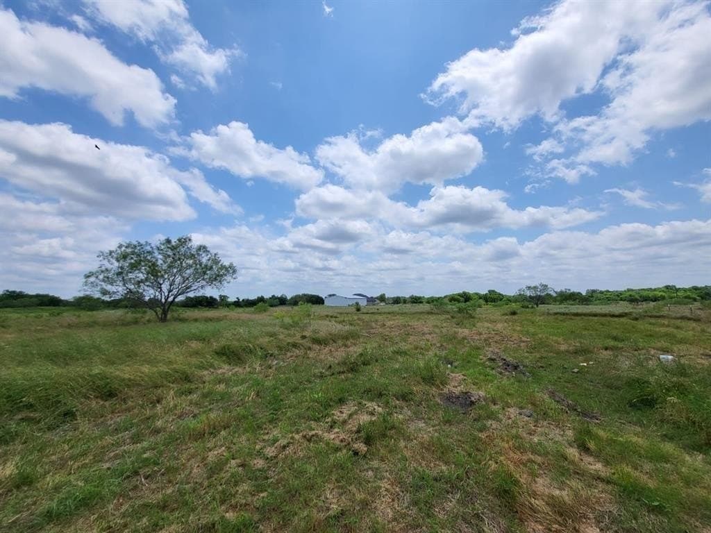 4.05 acres in Navarro County - photo 3