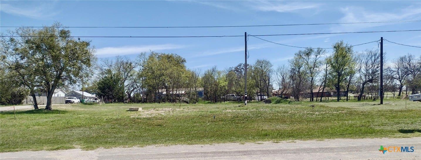N 3rd Street lot: 4