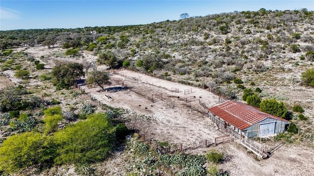 920 acres in Val Verde County - photo 40