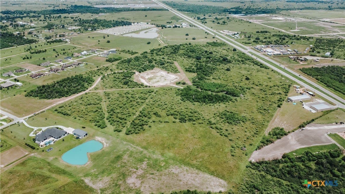 21 acres in Victoria County - photo 4