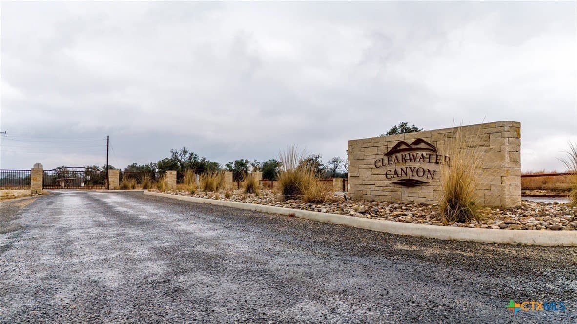 Clearwater Canyon Road lot: 15