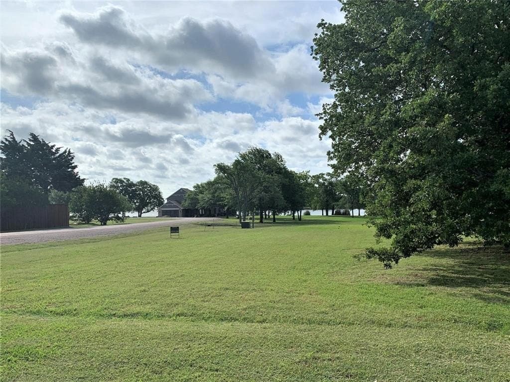 0.65 acres in Navarro County - photo 33