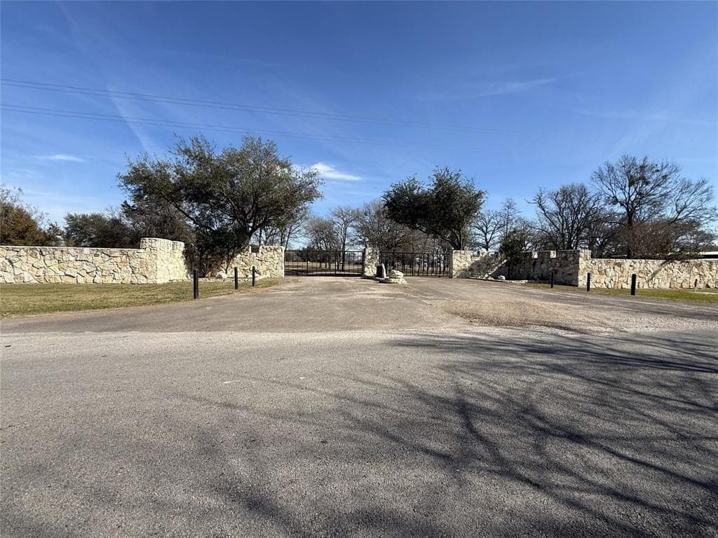 0.65 acres in Navarro County - photo 35